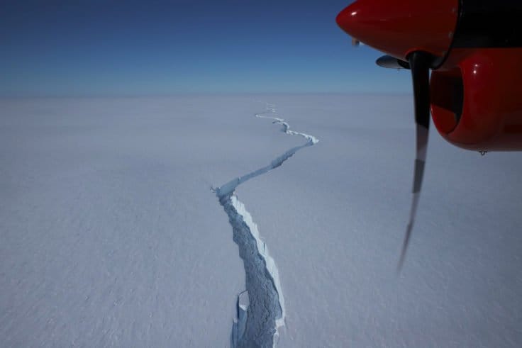 Londra büyüklüğünde bir buzdağı, Antarktika'daki buz tabakasını yardı 1 Brunt North Rift 12Jan2021 Andy Van Kints 02 736x491 1