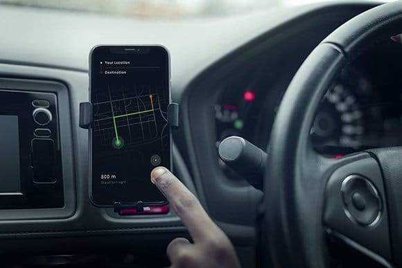 gps navigation system on a phone in a self driving K5684NZ