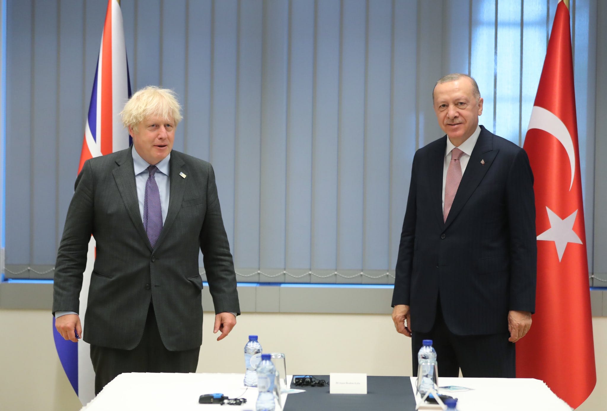 Erdoğan ve Johnson iki ülke arasındaki seyahatin yeniden başlamasının önemi üzerinde mutabık kaldı 1 E31i3VeXoAcGj n