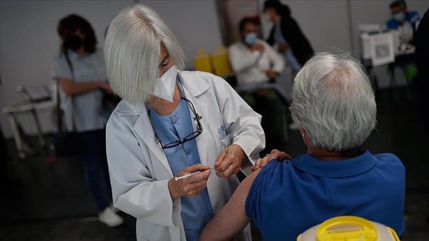 İtalya da maskeyi çıkardı 1 covid asi3