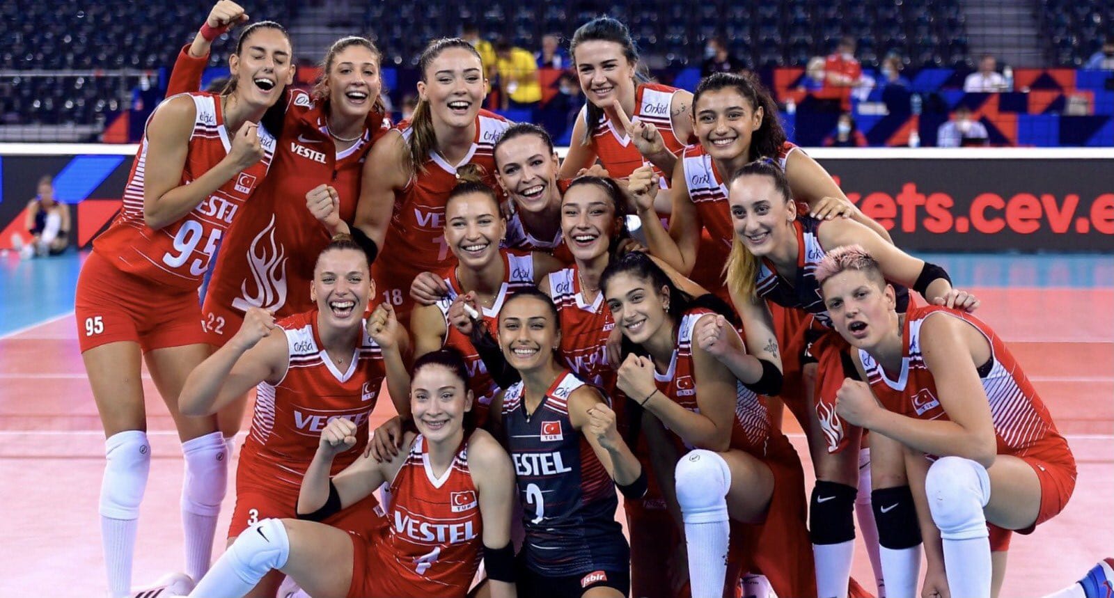 Filenin Sultanları Avrupa Üçüncüsü! 1 E dIZqdXsAAyANv