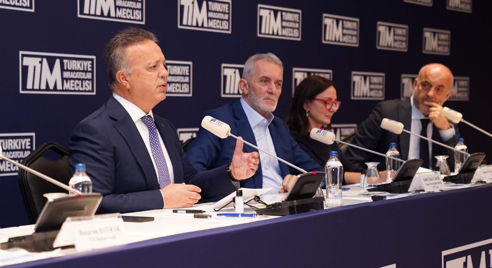 Lojistik sorununa dijital çözüm; Türkiye Lojistik Portalı hayata geçti 1 dunyanin her yerinde ihracatci ile tasimacilik sektoru arasinda dijital kopru vazifesi gorecek lojistik portalini faaliyete gecirdi.