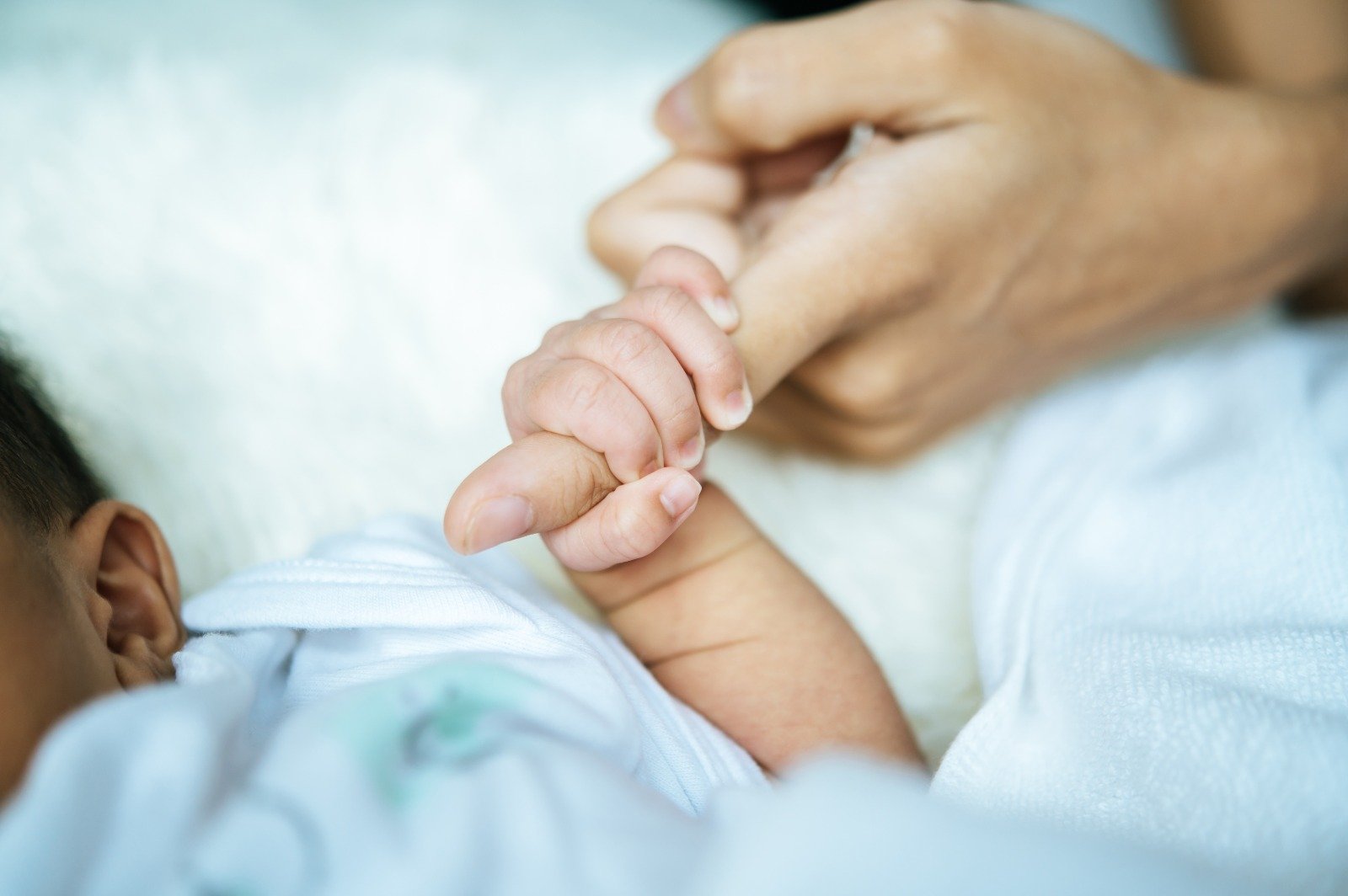 İngiltere ve Galler'de, bebeklerini emziren annelerin toplum içinde fotoğraflarının çekilmesi yasaklandı 1 baby