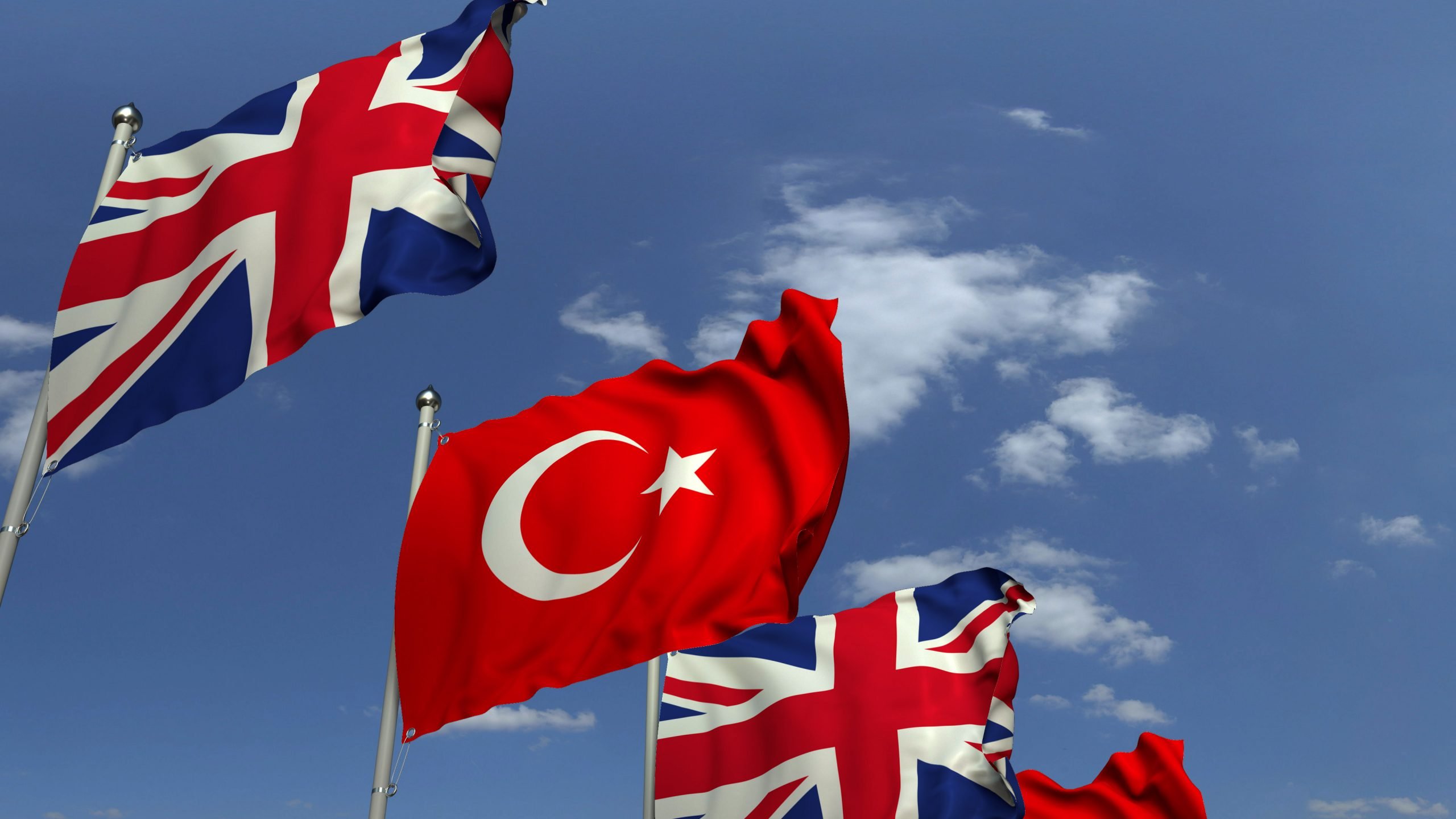 İngiliz Independent gazetesi Ankara Anlaşmalıları gündeme getirdi 1 waving flags of turkey and the united kingdom NPE4Z8H0 scaled