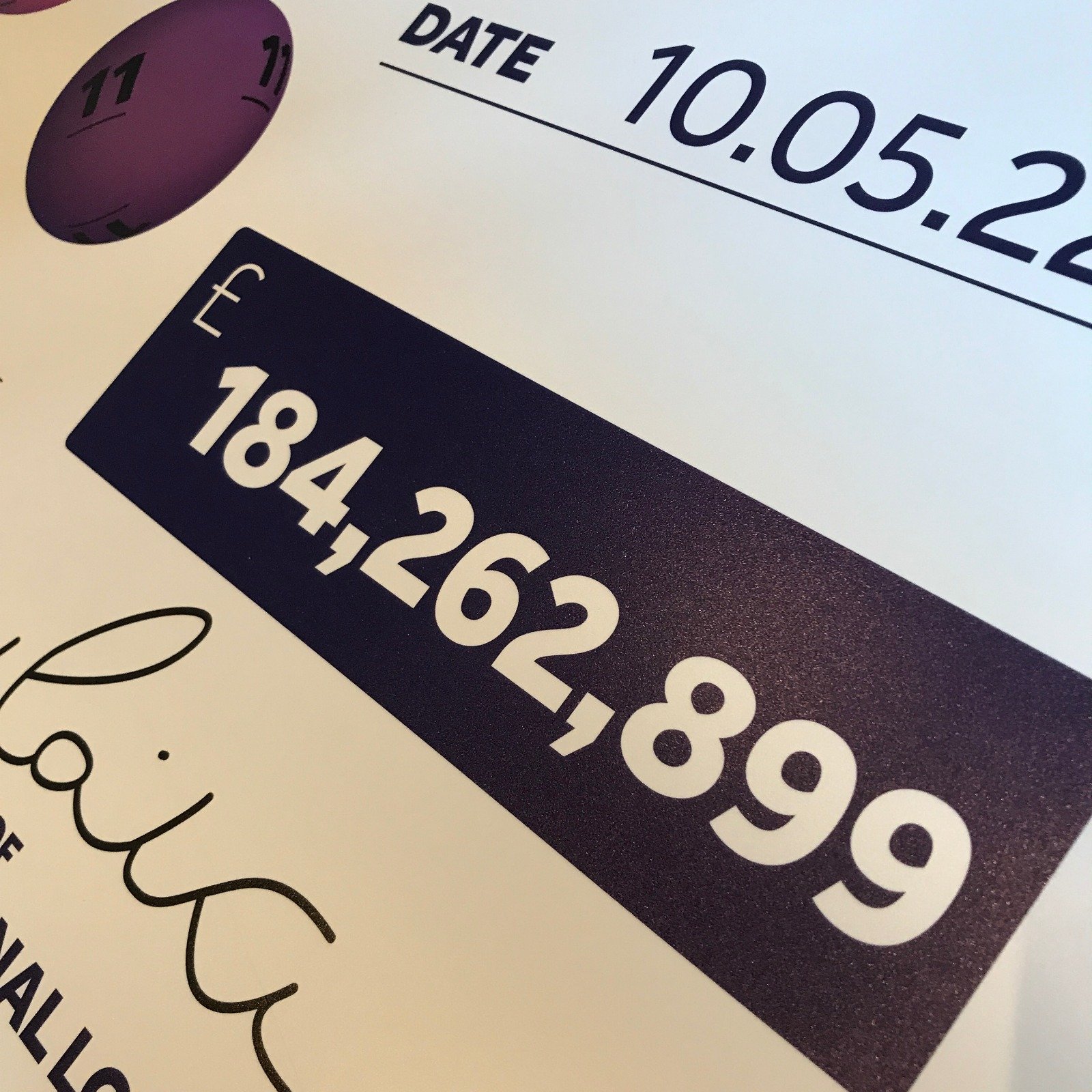 İngiltere'de bugüne kadarki en büyük ikramiyenin kazananları belli oldu 1 The National Lottery