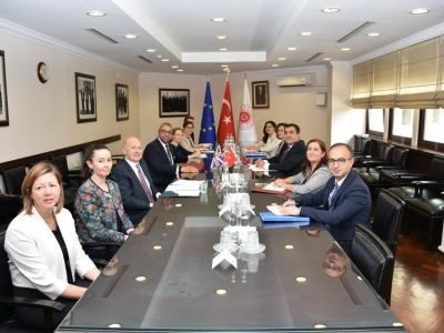 İngiliz Bakanın Turkey yerine Türkiye deme çabası 1 FVNSWEgXoAEWyFw