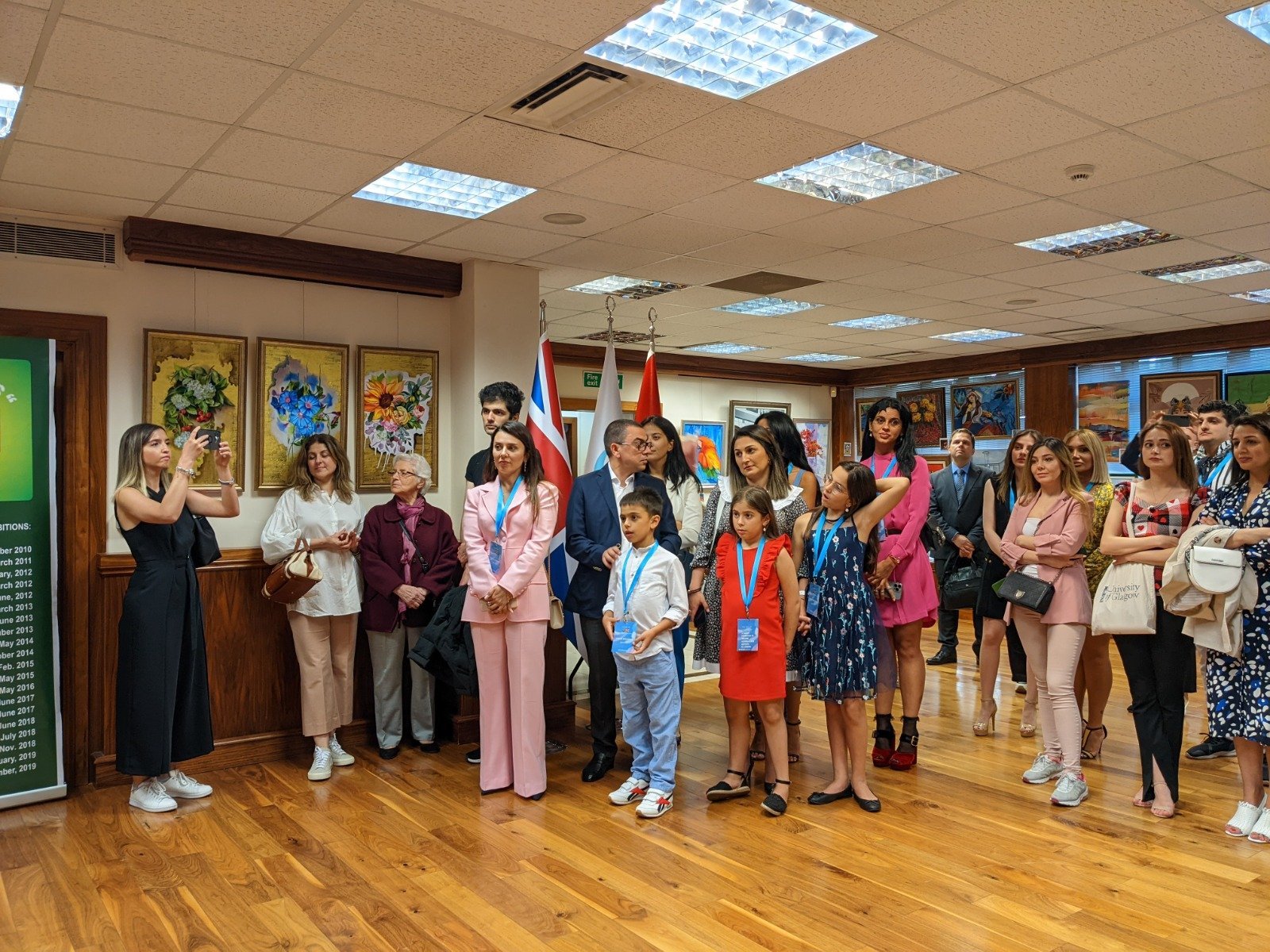 Diplomasi Sanatı: Londra Yunus Emre Enstitüsü”nde Genç Azerbaycanlı Sanatçıların Karma Sergisi Açıldı 1 azerbaycan