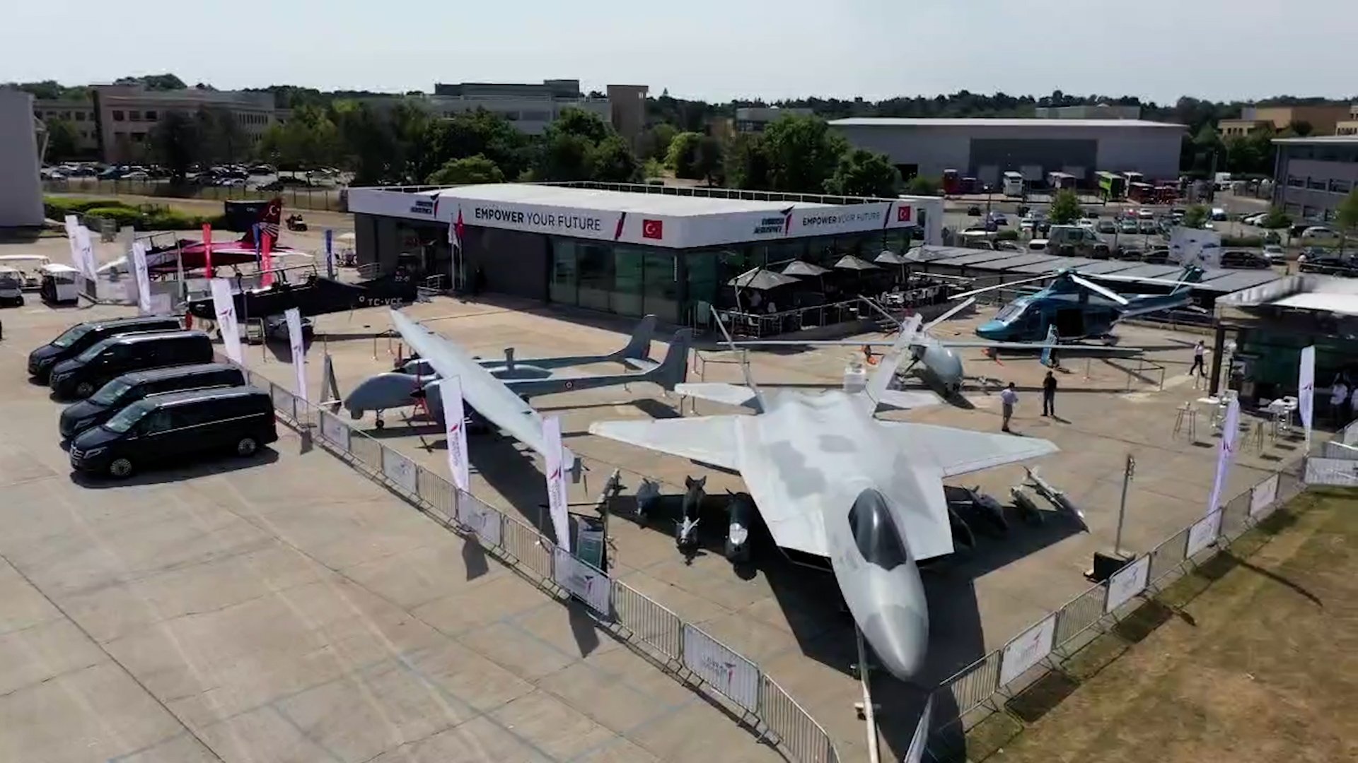 Türk Havacılık ve Uzay Sanayii, İngiltere'de düzenlenen Farnborough Uluslararası Airshow fuarında 1 bytv hd.01 04 55 44.Still048