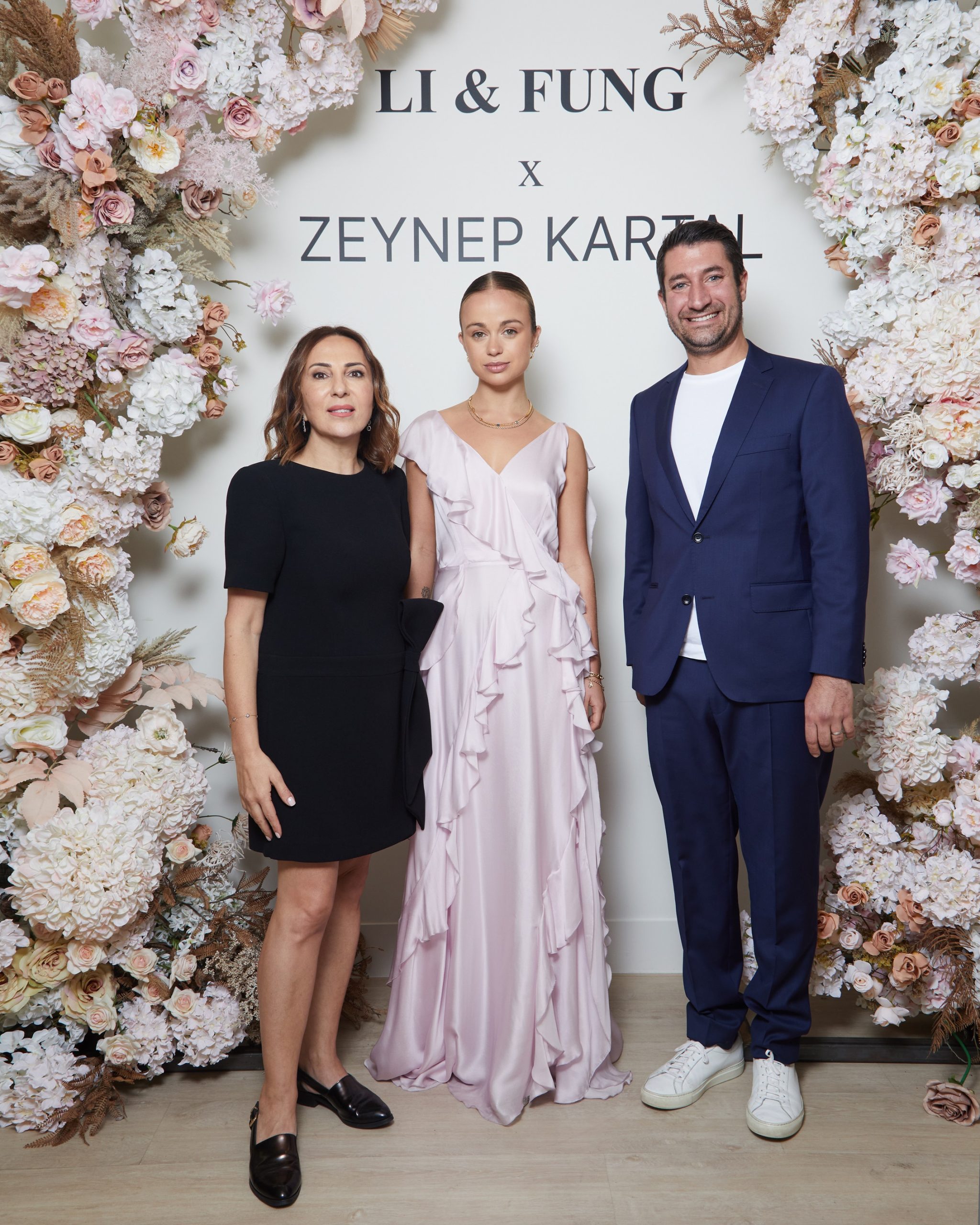 Türk tasarımcı Zeynep Kartal'ın Londra'da yapılan defilesinde Kraliyet üyesi Lady Amelia Windsor modellik yaptı 2 Zeynep Kartal Lady Amelie Windsor Destan Bezmen scaled