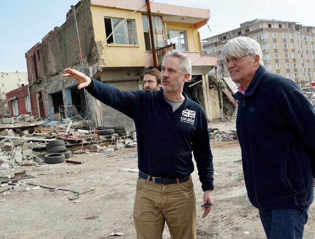 İngiltere Kalkınma Bakanı Andrew Mitchell, deprem bölgesini ziyaret etti 1 FpVrXWNWYAIc1zm