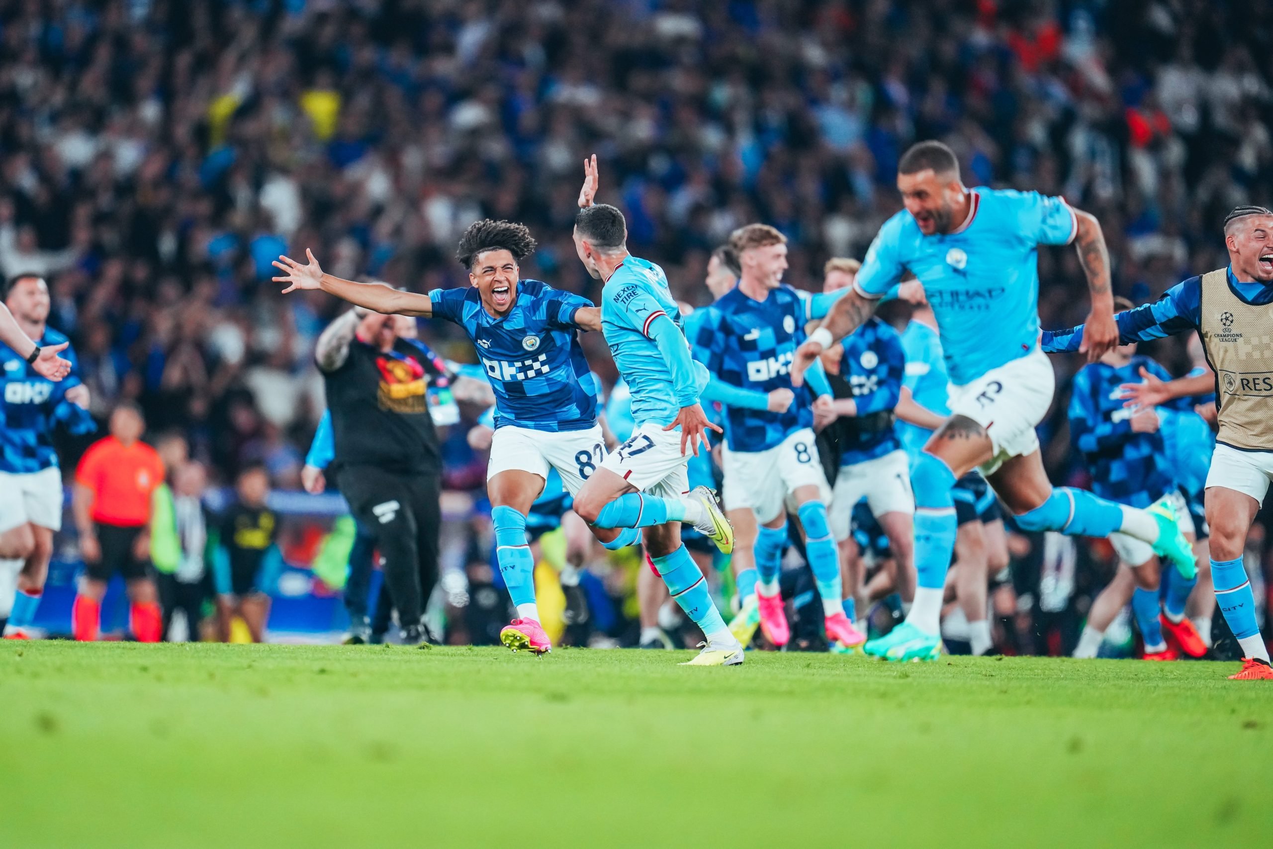 Manchester City; İstanbul'da UEFA Şampiyonlar Ligi kupasını kaldırdı 1 Manchester City scaled