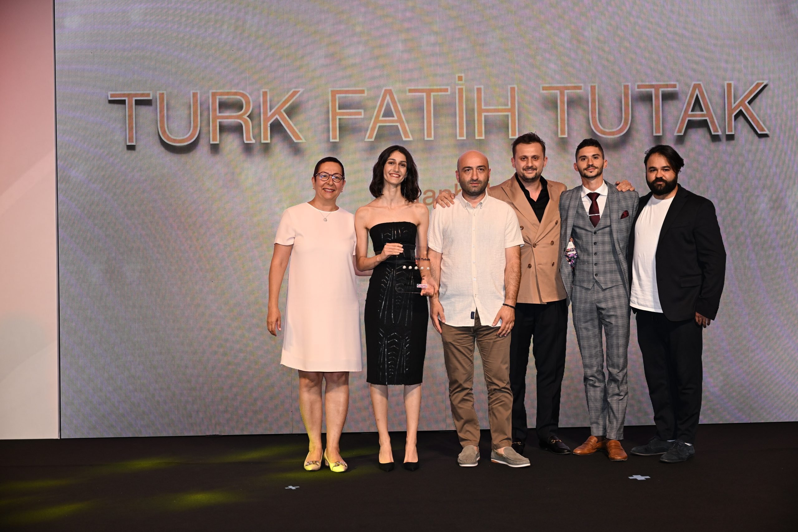 İncili Gastronomi Rehberi 2023 Ödül Töreni gastronomi dünyasının öne çıkanlarını belirledi 6 5 Inci Turk Fatih Tutak Odul Veren Aysin Isikgece Ayca Akmayan Cihan Vural Fatih Tutak Goncalo Martins Ogun Koca scaled