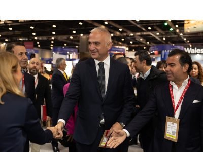 Bakan ErsoyTurkiye yaz sezonunu bu sene 38 milyon Ingiliz turistle kapatacak