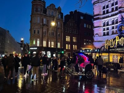 Ingilterede Milyonlarca kisi Noel oncesinde yollara dustu