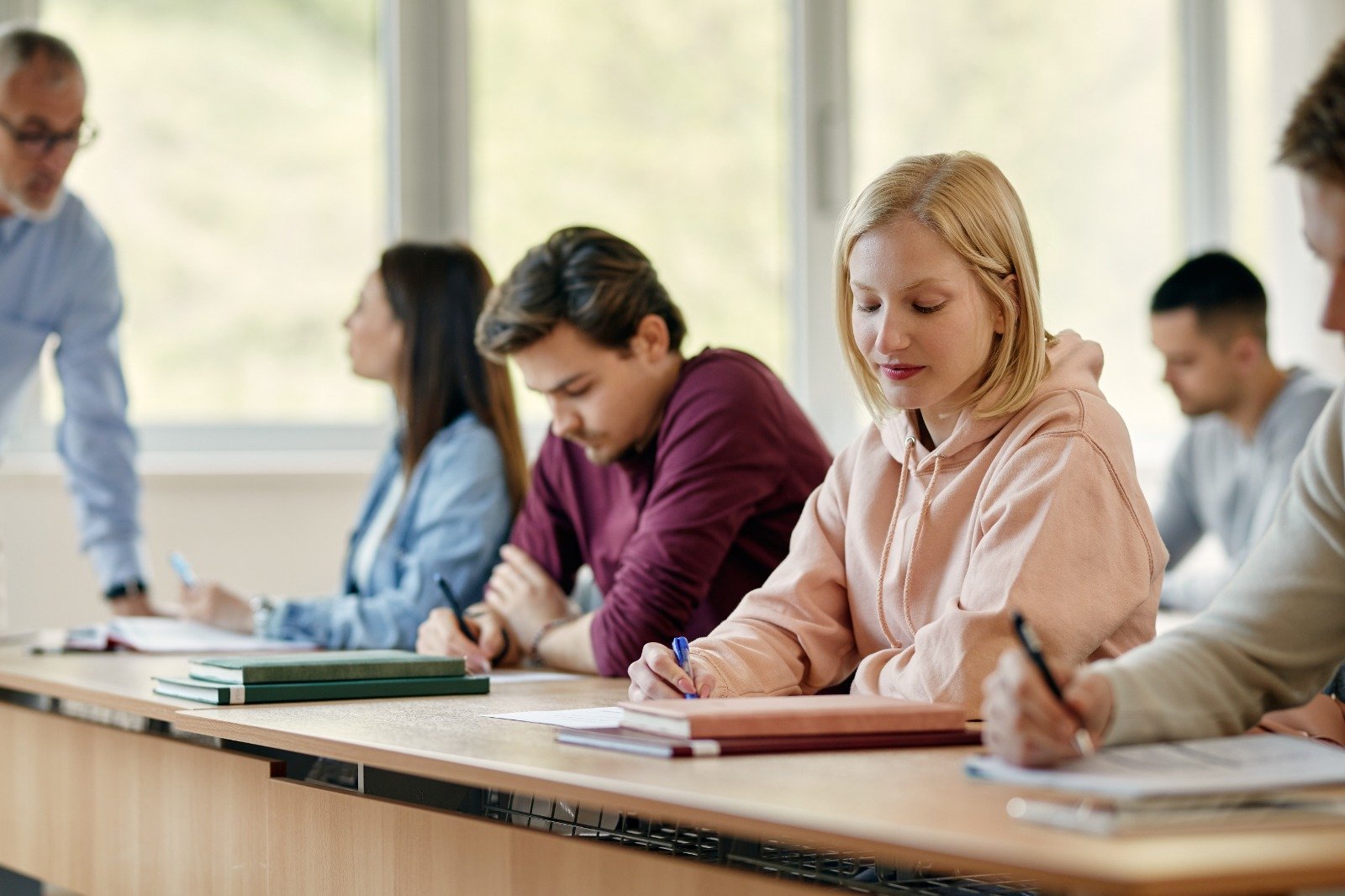 Bugünden itibaren yabancı uyruklu yeni öğrenciler artık aile üyelerini Birleşik Krallık'a getiremeyecek 1 Bugunden itibaren yabanci uyruklu yeni ogrenciler artik aile uyelerini Birlesik Krallika getiremeyecek