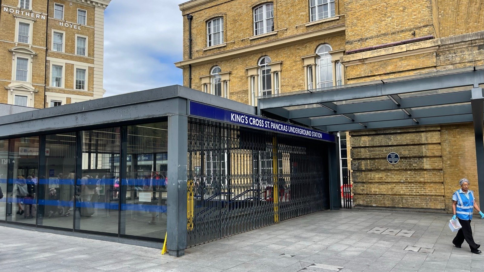 Grev: Londra Metrosu'nda Kısıtlı Seferler Yeniden Başlıyor 1 londra metrosu tube
