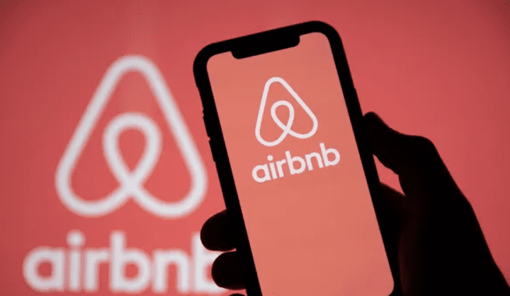 Londralı turistlerden 'hapishane hücresine benzeyen' Airbnb için gecelik 52 sterlin alıyor 1 airbnb