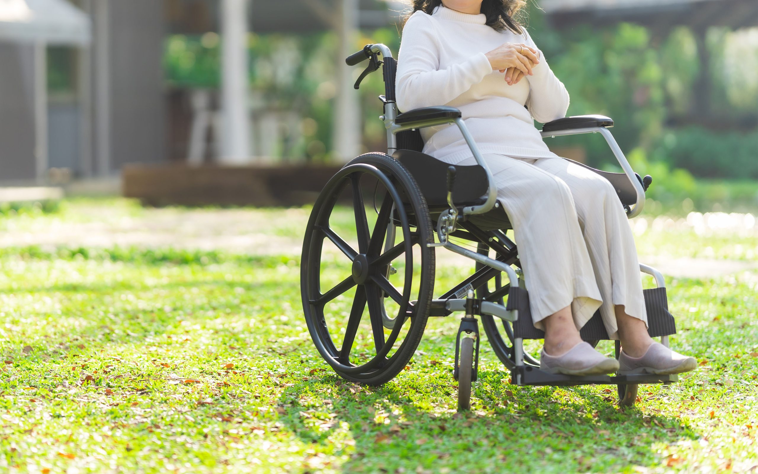 İngiliz anne baba, engelli ödeneği almak için kızlarını dört yıl tekerlekli sandalye kullanmaya zorladı 1 tekerlikli sandalye scaled