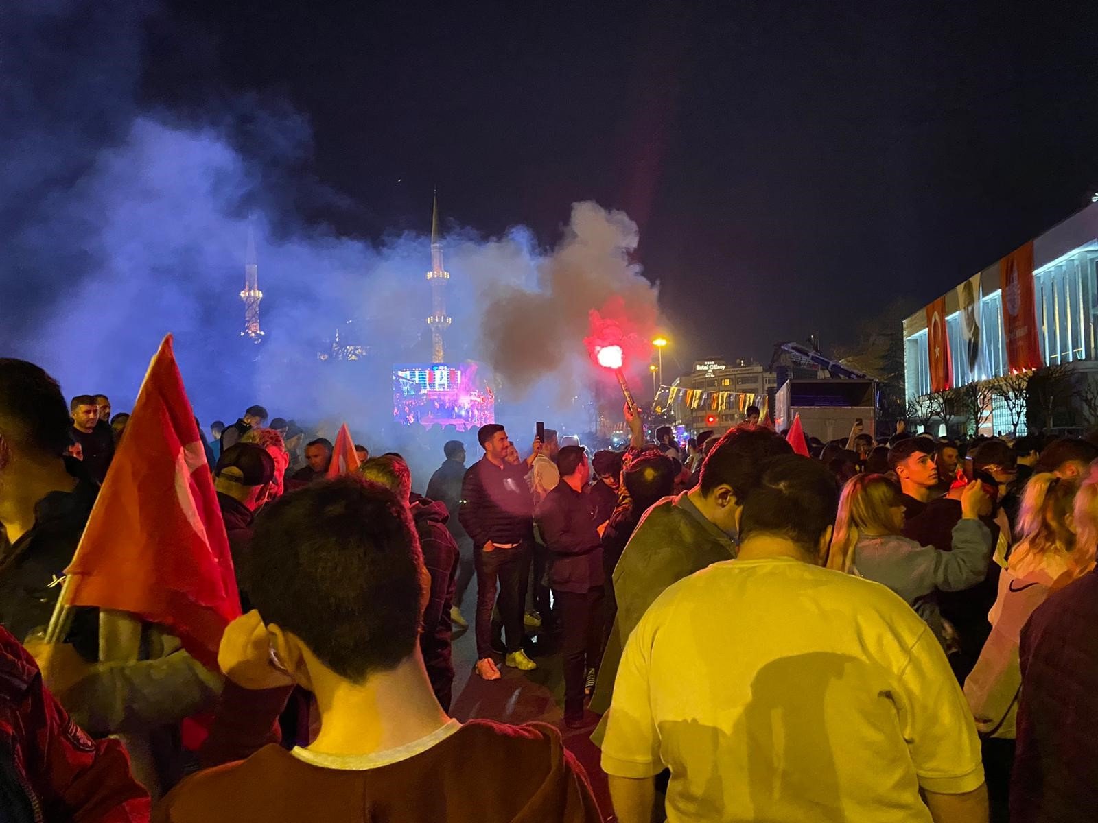 Son Dakika ! Yerel Seçim: Türkiye çapında oyların % 67'si sayıldı, CHP 38 ilde birinci 1 ISTANBUL SARACHANE ONUNDE TOPLANMALAR BA 34162