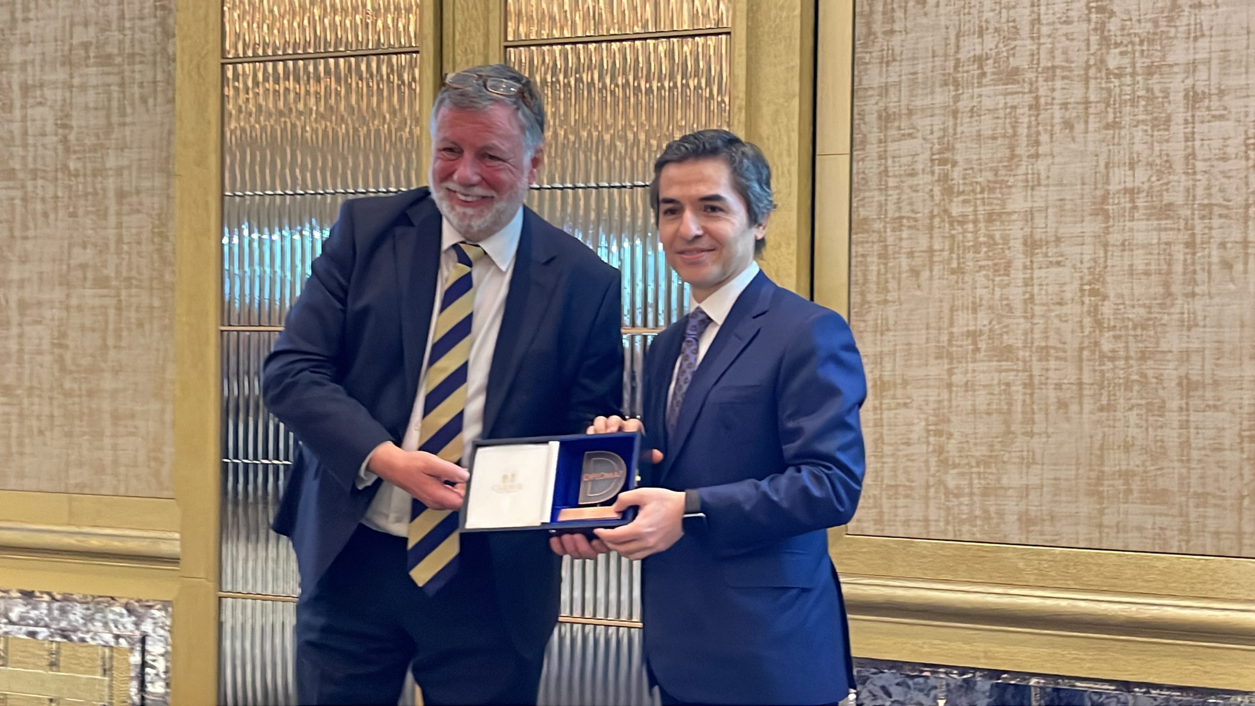 Türkiye'nin Londra Büyükelçisi Osman Koray Ertaş'a Yılın Diplomatı Ödülü Verildi 1 IMG 9605 scaled