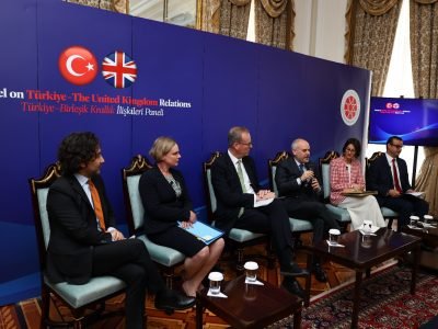 Londrada Turkiye Birlesik Krallik iliskileri paneli yapildi