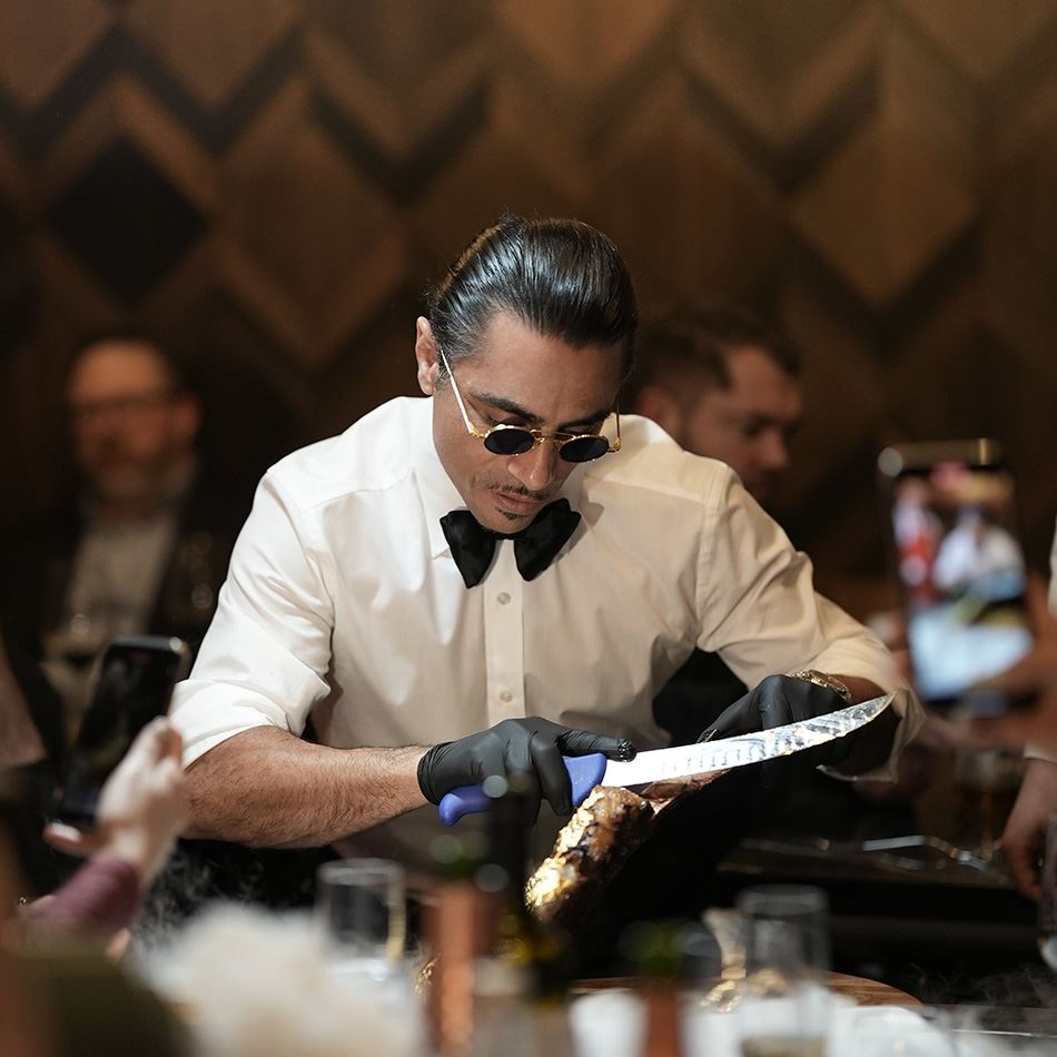 Knightsbridge'deki Nusr-et restoranında 680 poundluk biftekler artık internetten satılıyor 1 about