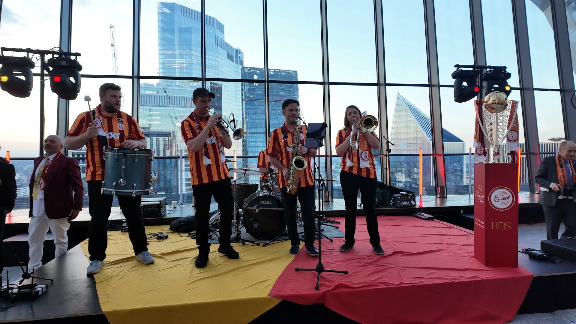 Galatasaray'ın 24. Şampiyonluğu İçin Londra'da Görkemli Kutlama 15 Gala GS Association UK 16