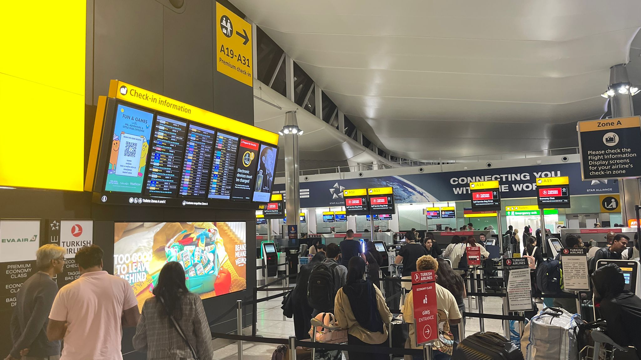 Yoğun Sis İngiltere'deki Hava Trafiğini Felç Etti 1 Heathrow Havalimani 1