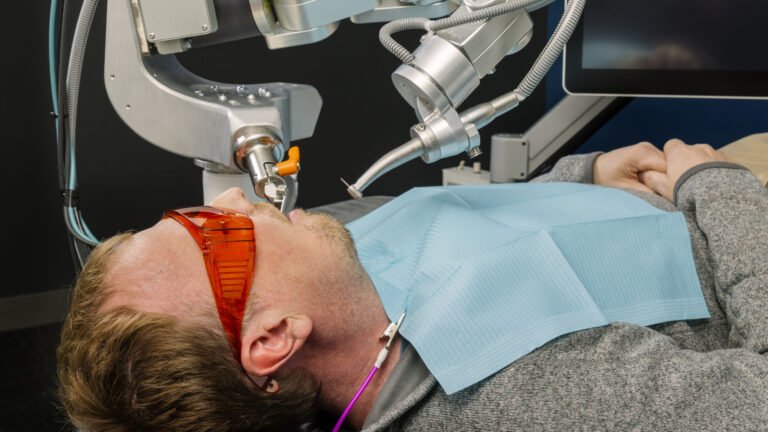Robot Diş Hekimi Dünyanın İlk Tam Otomatik Diş Prosedürünü Tamamladı 1 Robot Patient 768x432 1