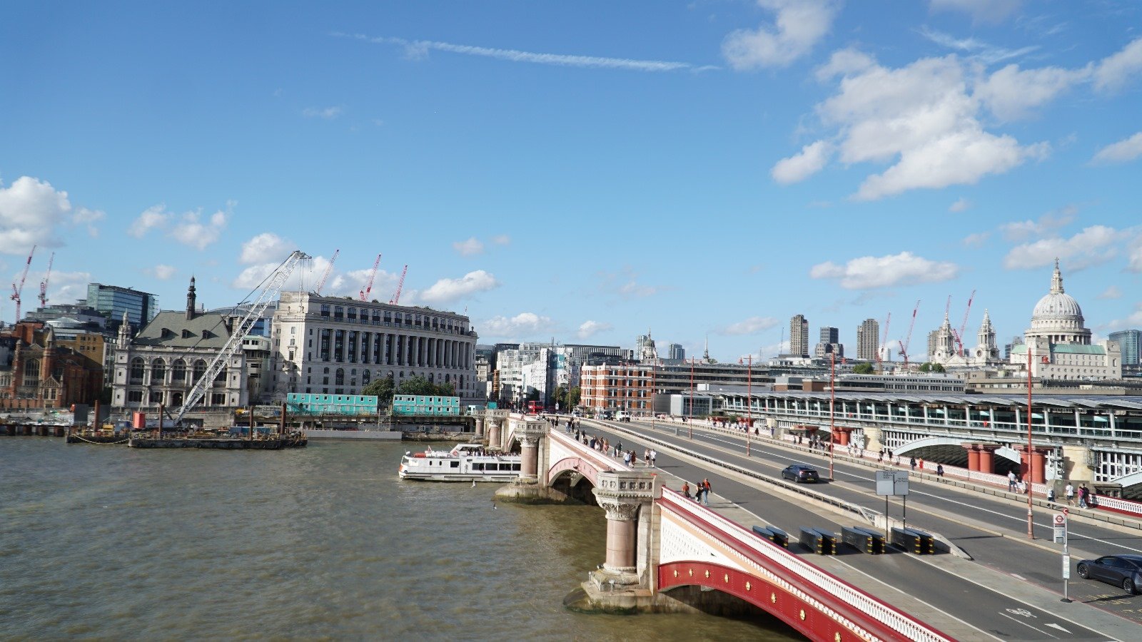 Birleşik Krallık'ta enflasyon oranı bu yıl ilk kez artış göstererek %2,2'ye yükseldi 1 londra2