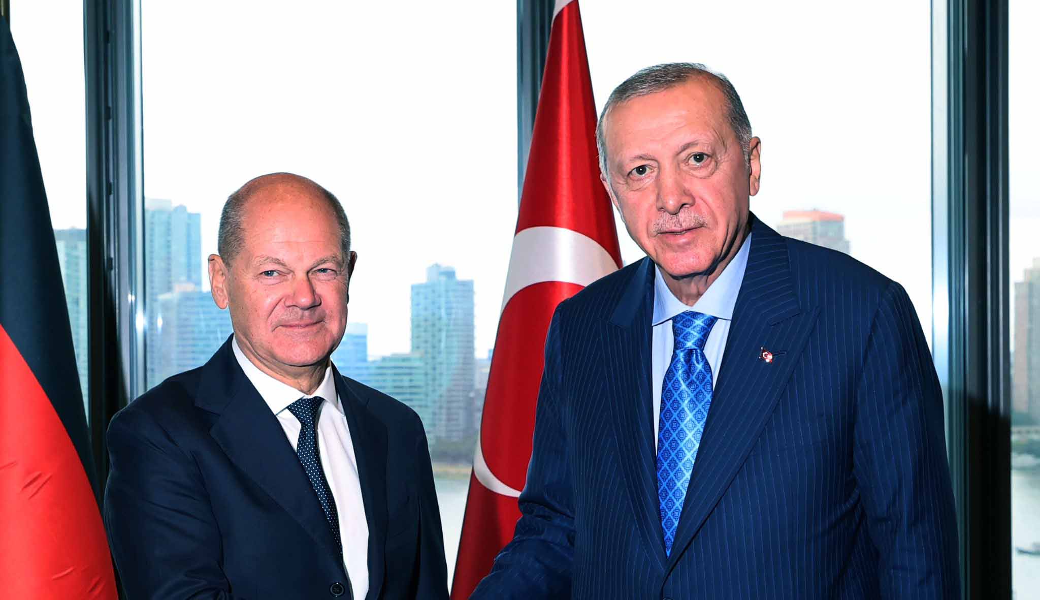 Türkiye, Türk Sığınmacıların Almanya Tarafından Sınır Dışı Edileceği İddialarını Yalanladı 1 GYL0Pq5XYAEEerk 1