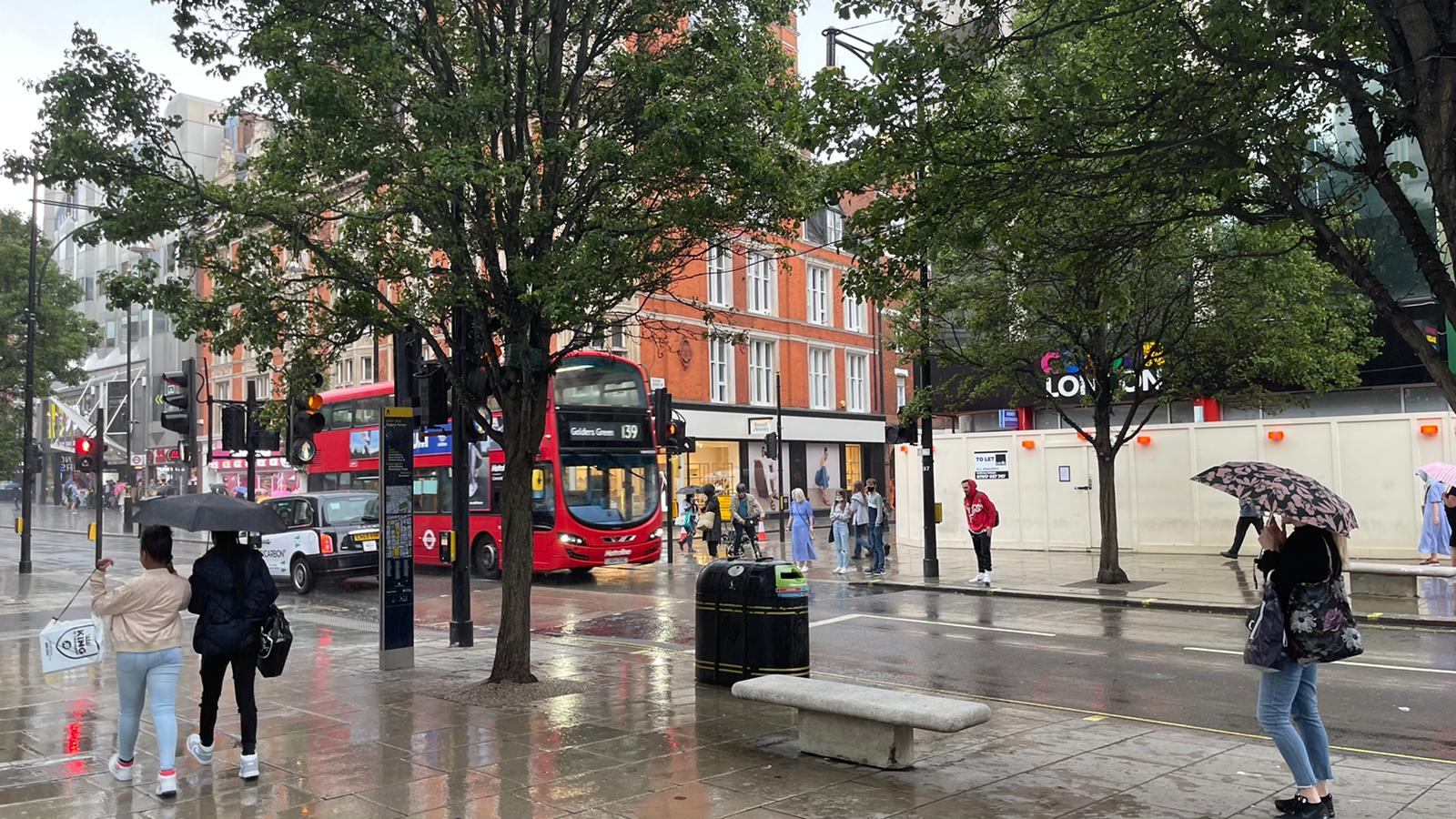 İngiltere ve Galler’de şiddetli yağış uyarısı: 45 bölgede sel alarmı 1 Londra Yagmur