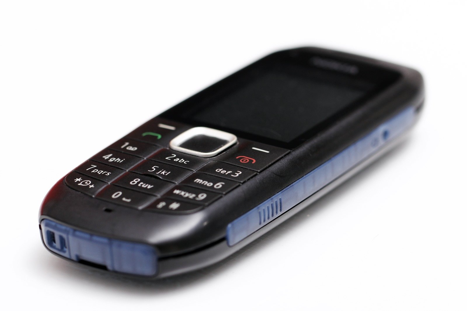 İngiltere'de Okullarda Akıllı Telefon Yasağı Yayılıyor 'Tuşlu Telefon' Dönemi Geri Geliyor 2 tuslu telefon