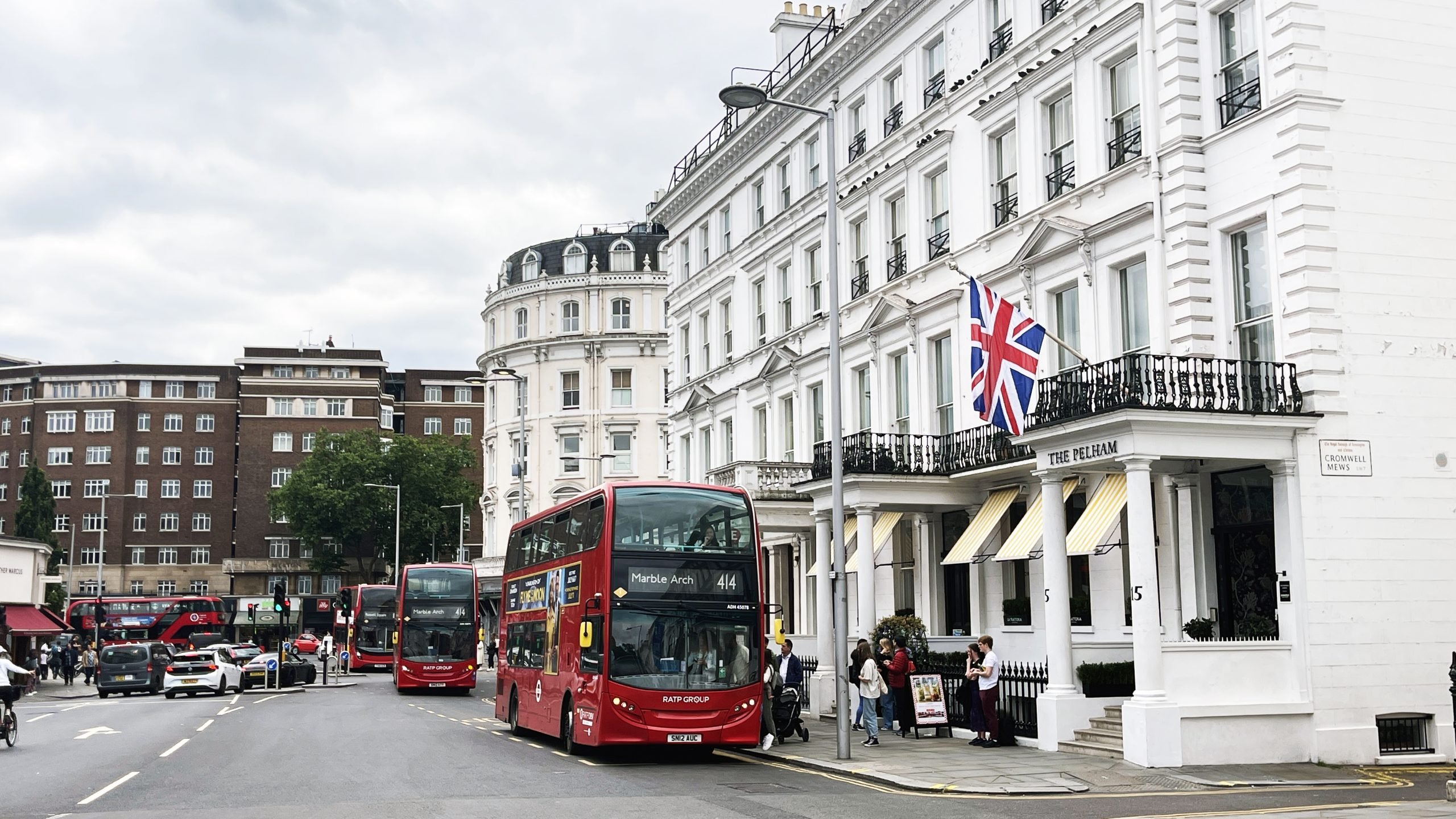 ingiltere londra bayrak scaled