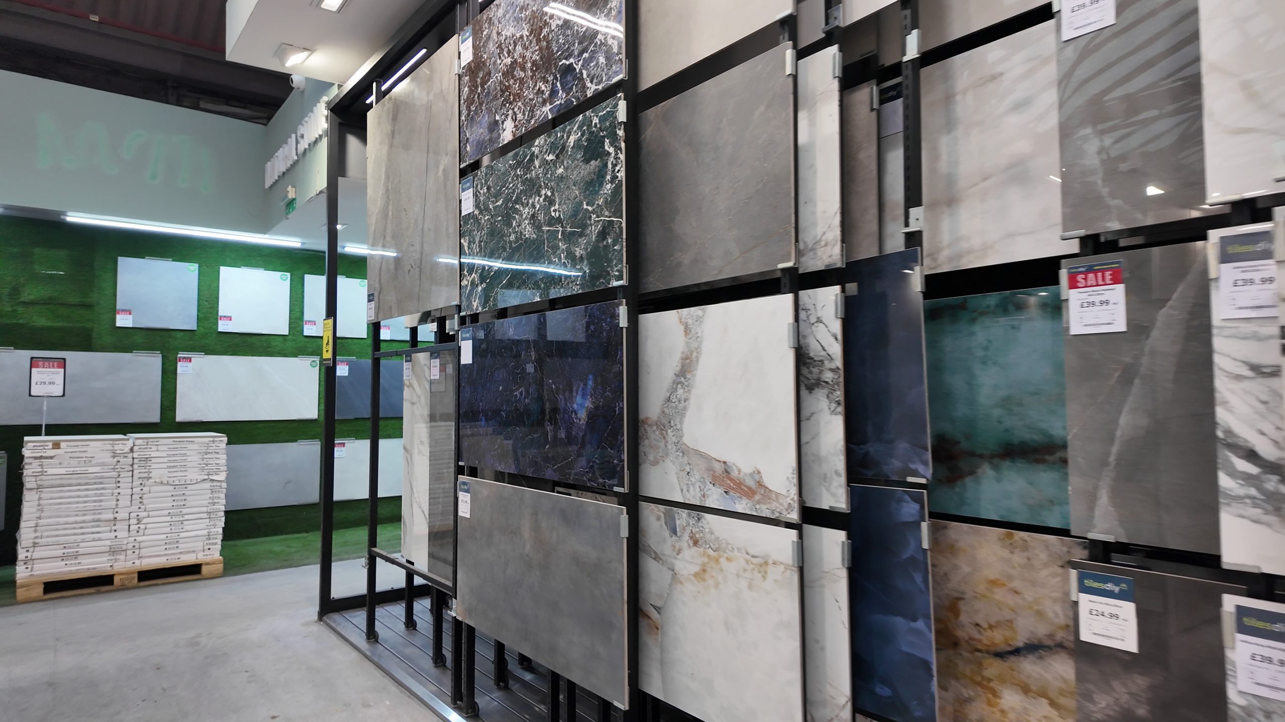 Londra merkezli seramik, fayans ve banyo ürünleri firması Tiles DIY Luton’daki 10. mağazasını açtı 1 Tiles Diy Showroom 5 scaled