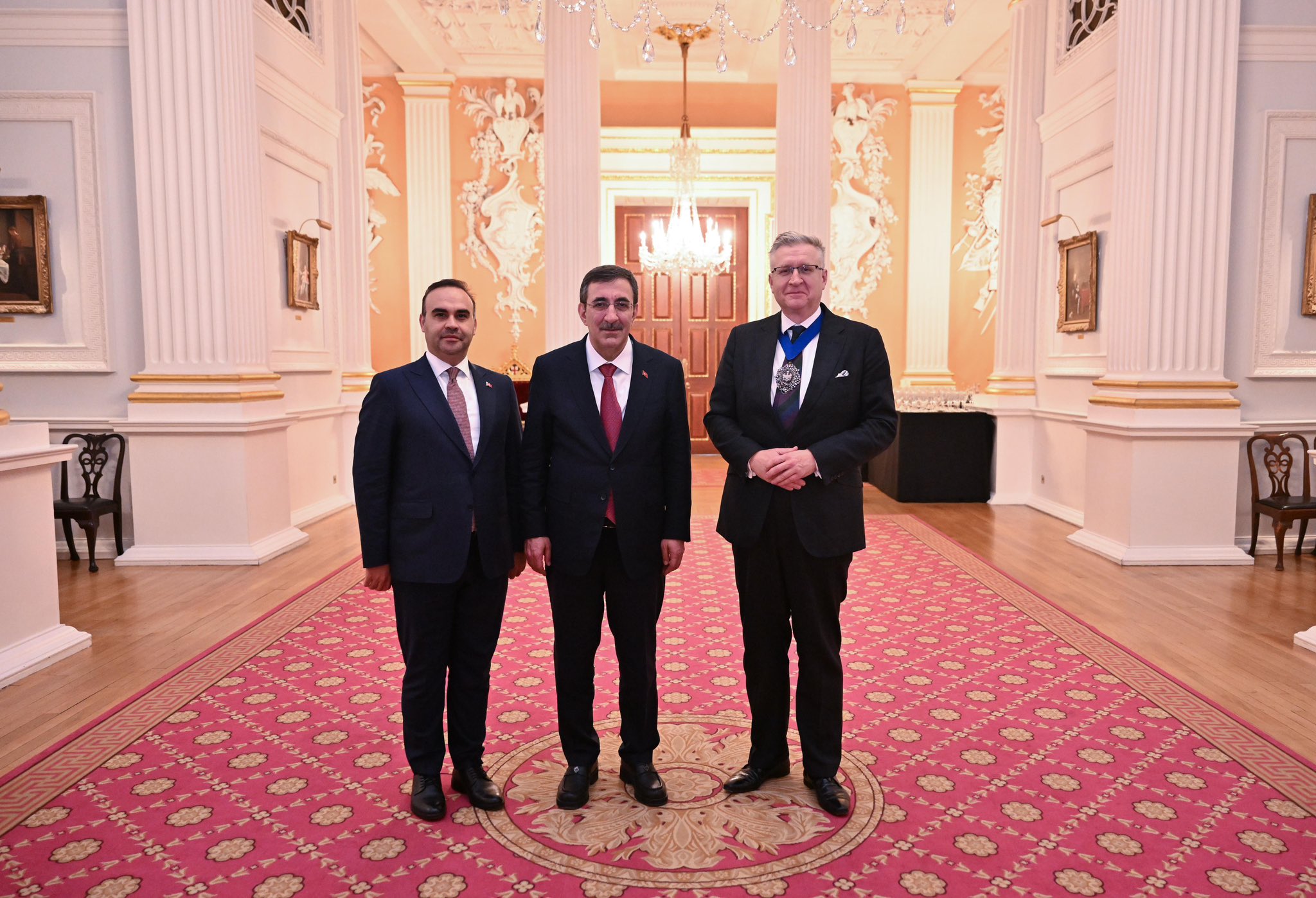 Cevdet Yılmaz, City of London Belediye Başkanı King ile bir araya geldi 1 CEVDET YILMAZ LONDRA FINANS MERKEZI BEL 588225 174050