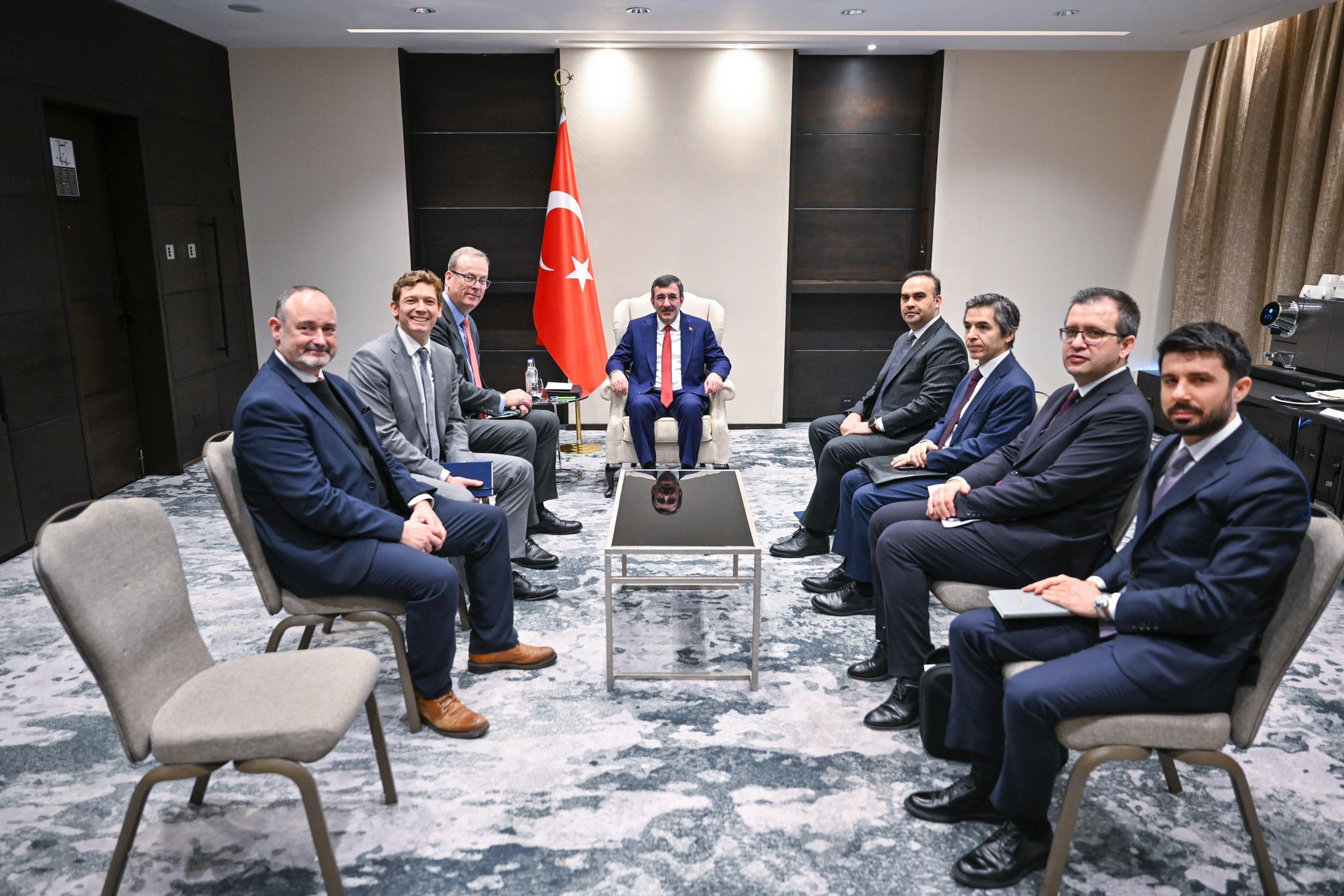 Cevdet Yılmaz, City of London Belediye Başkanı King ile bir araya geldi 4 CUMHURBASKANI YARDIMCISI YILMAZ BIRLESI 589099 174328