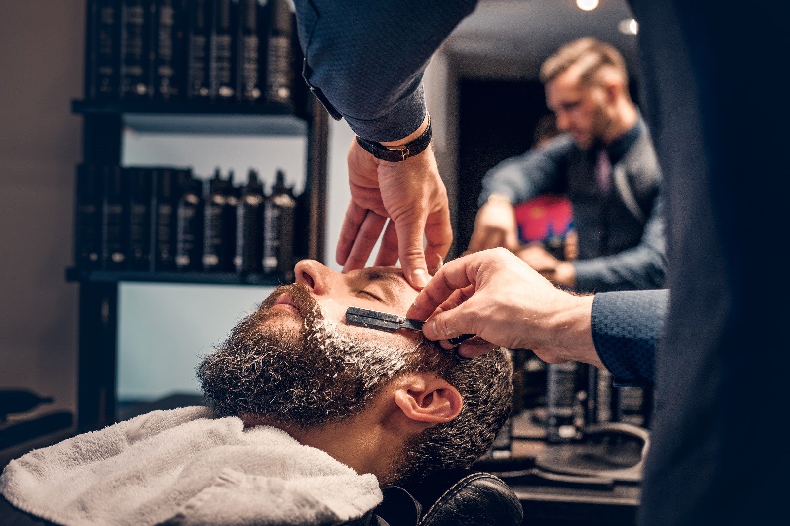 İngiltere Polisi “Turkish barber shop” Tabelalı İşletmelere Operasyon Düzenledi 1 barber shop