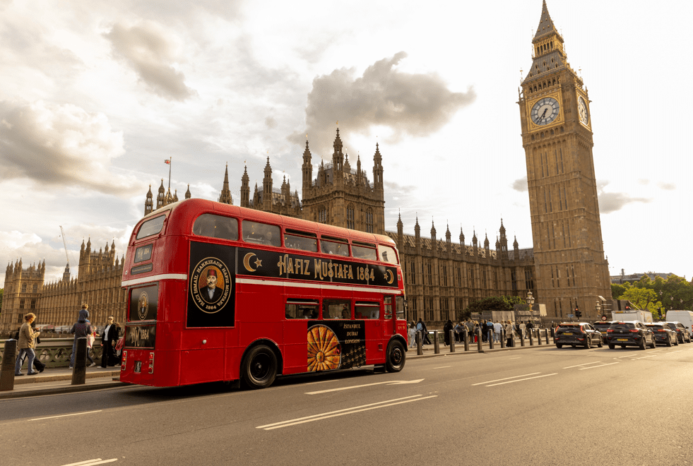 Hafız Mustafa 1864'ten Londra’da Kırmızı Otobüslerde Türk Çayı Saati Deneyimi 1 HM TEA BUS 1