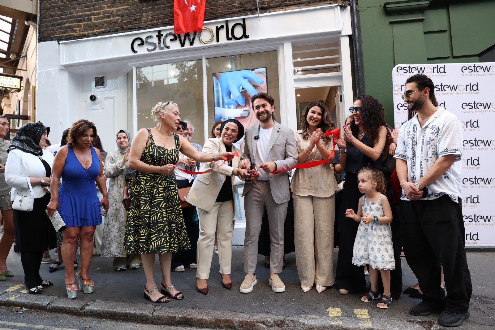 Esteworld İngiltere'deki İlk Temsilcilik Ofisini Londra’da Açtı 1 esteworld london 9
