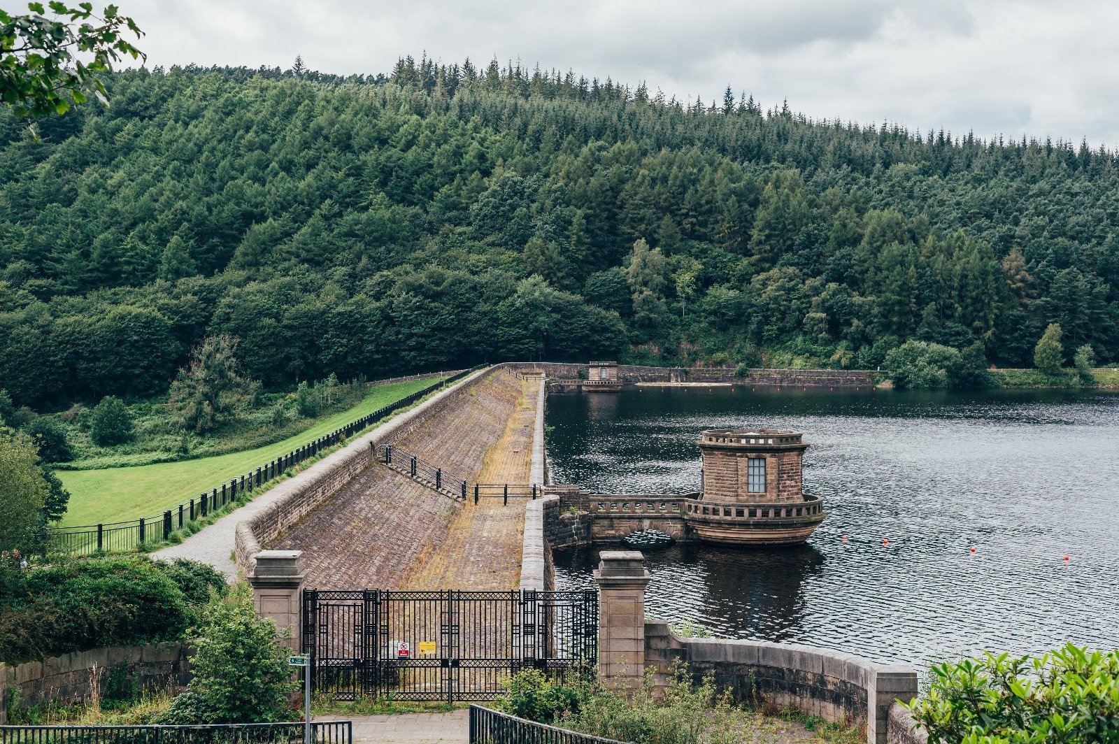 İki su şirketine kanalizasyon ihlalleri nedeniyle 87 milyon sterlin ceza 1 ladybower su baraji