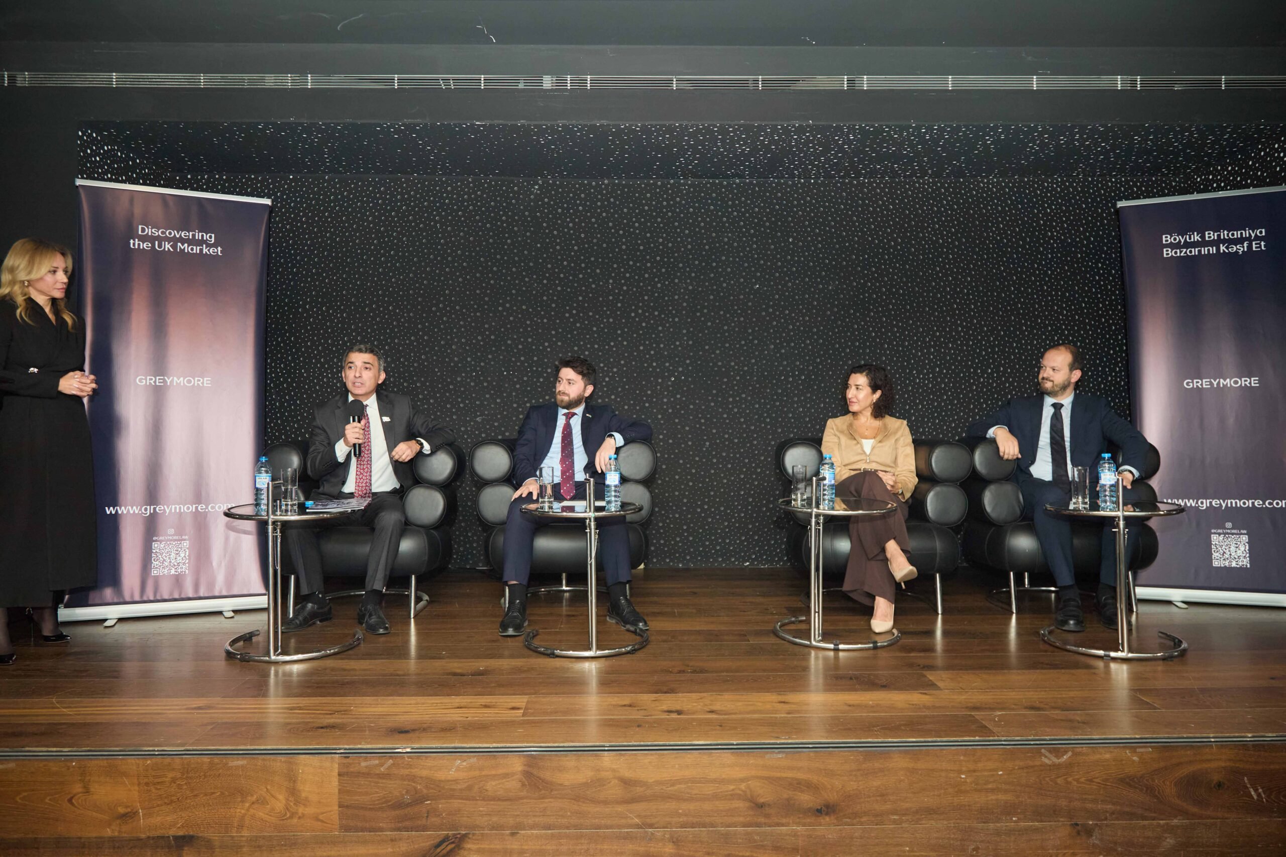 Londra Merkezli Greymore, Bakü’de Azerbaycanlı Şirketler ve Yatırımcılarla Bir Araya Geldi 2 Panellists on Stage scaled