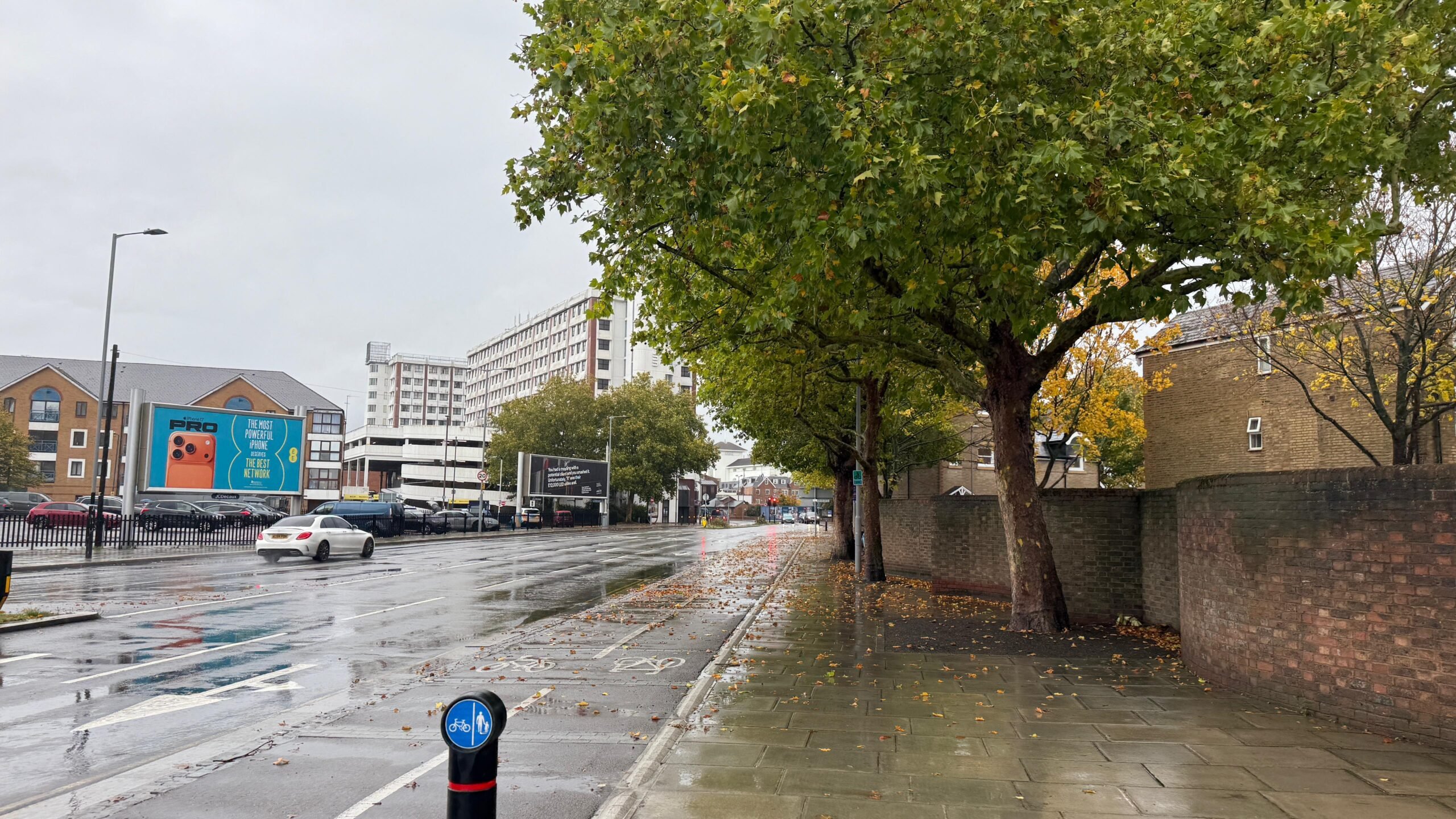 İngiltere'de Yaz Saati Sona Eriyor: Saatler Ne Zaman Geri Alınacak? 1 londra yagmur scaled