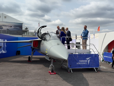 Türk savunma sanayii Farnborough'da vitrine çıktı 6 Turk savunma sanayii Farnborough 1