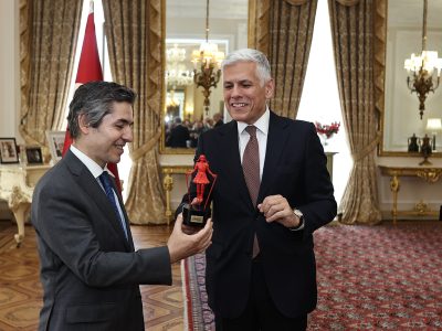 ip atlayan kiz